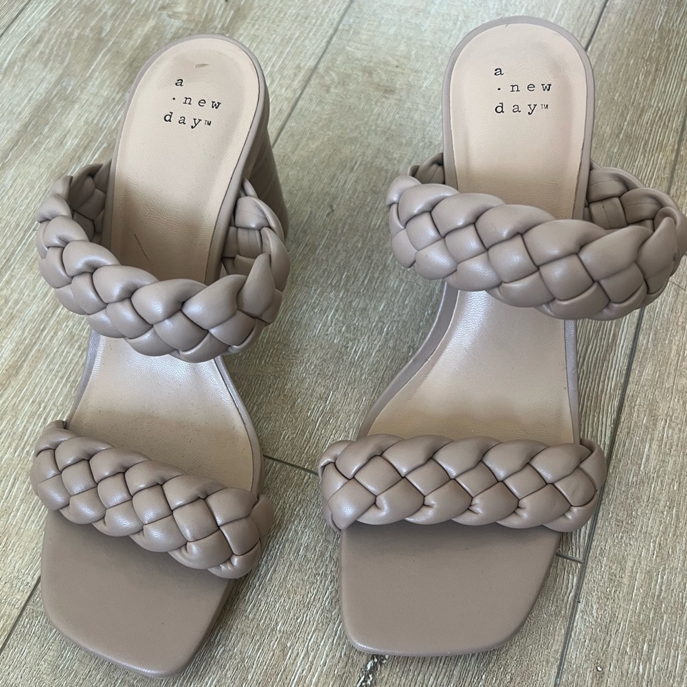 Cute heels size 8